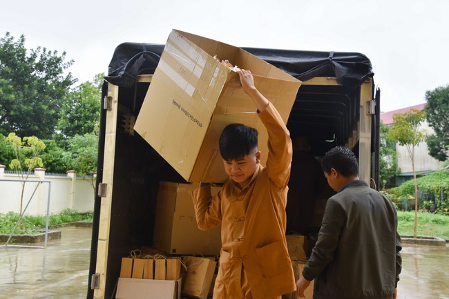 Ban Từ thiện: Tặng quà Trung Thu cho các em học sinh ở Đắk Som, Đăk Nông